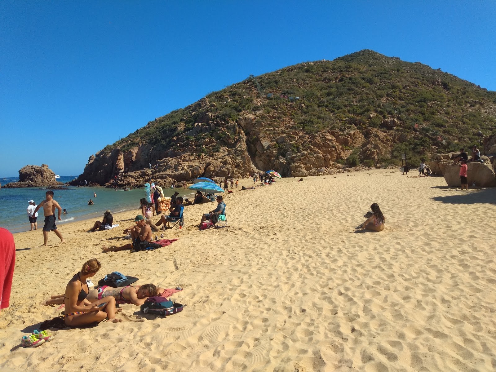 Fotografie cu Playa Cabo San Lucas înconjurat de munți