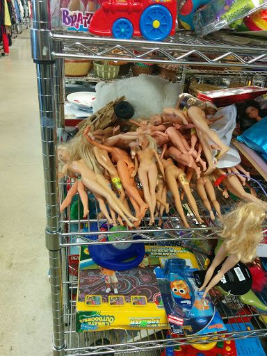 Thrift Store «Goodwill Store & Donation Center», reviews and photos, 1521 Lee St, Des Plaines, IL 60018, USA