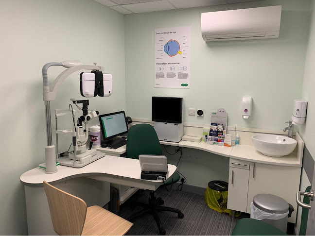 Reviews of Specsavers Opticians and Audiologists - Fulham Wharf Sainsbury's in London - Optician