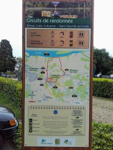 Cimetière à Saint-Saturnin-sur-Loire