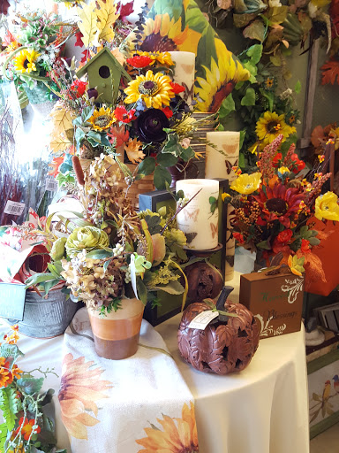 Florist «Off Broadway Floral & Gift», reviews and photos, 420 N Ridge Rd, Lorain, OH 44053, USA