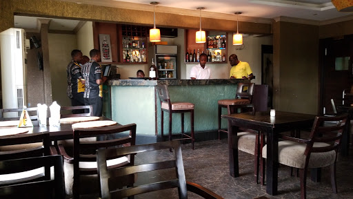 Yellow Chilli Restaurant & Bar, 35 Joel Ogunnaike St, Ikeja GRA, Ikeja, Nigeria, Bar, state Lagos