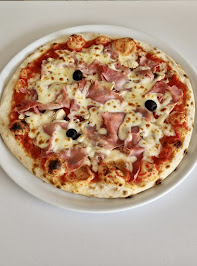 Pepperoni du Pizzas à emporter Distributeur Basilico pizza à Saint-Sulpice-de-Royan - n°1
