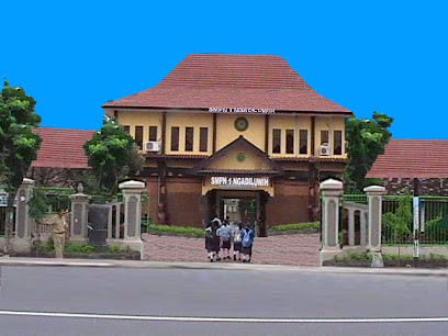 SMPN 1 Ngadiluwih (Sekolah Timur)