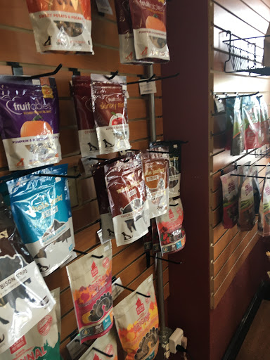 Pet Supply Store «Munchies Natural Pet Foods», reviews and photos, 2896 W Bay Dr, Belleair Bluffs, FL 33770, USA
