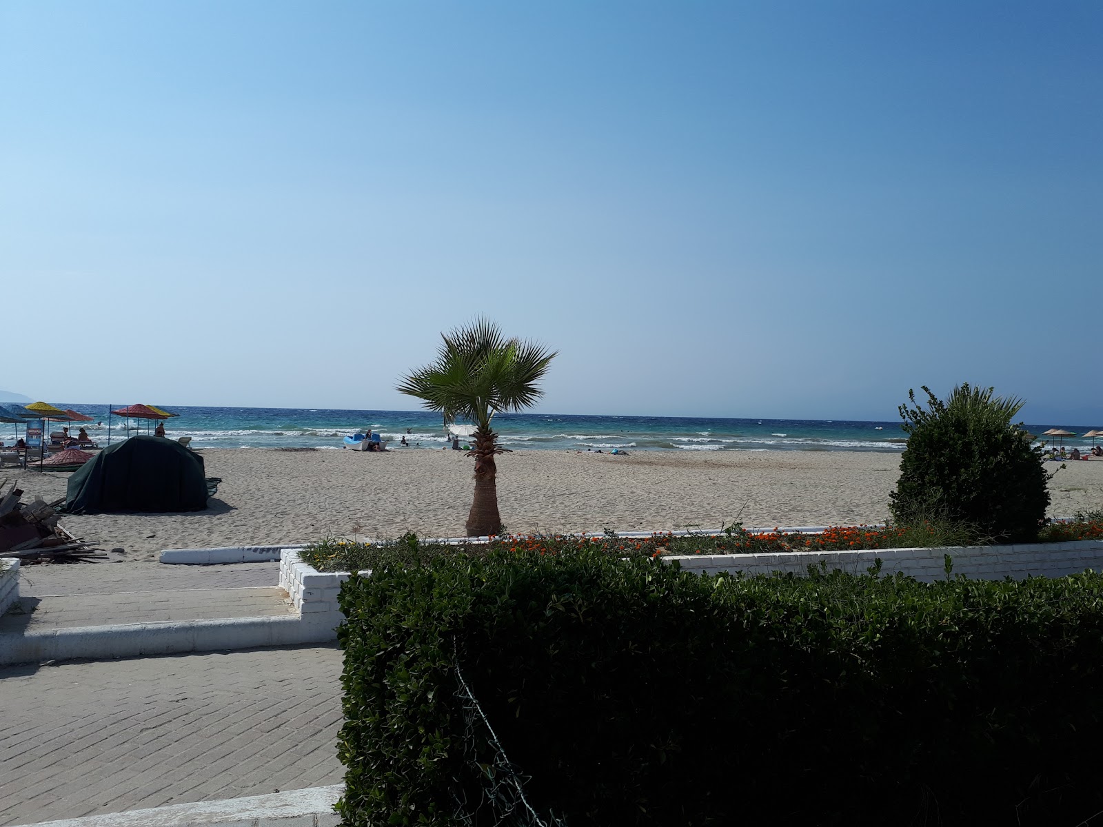 Φωτογραφία του Kinaliada Beach και η εγκατάσταση