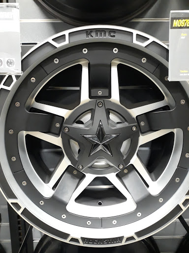 Truck Accessories Store «4 Wheel Parts - Plano», reviews and photos, 3001 E Plano Pkwy #400, Plano, TX 75074, USA