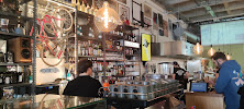 Intérieur du Restaurant Deus Ex Machina Bordeaux - The Hangar of Tenacity - n°14