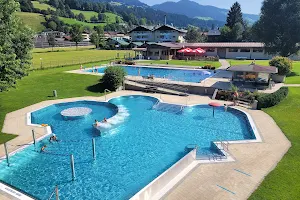 Schwimmbad und Badesee Brixen image