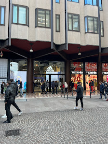 adidas Brand Center Milan Corso Vittorio Emanuele II, 24/26, 20122 Milano MI, Italia