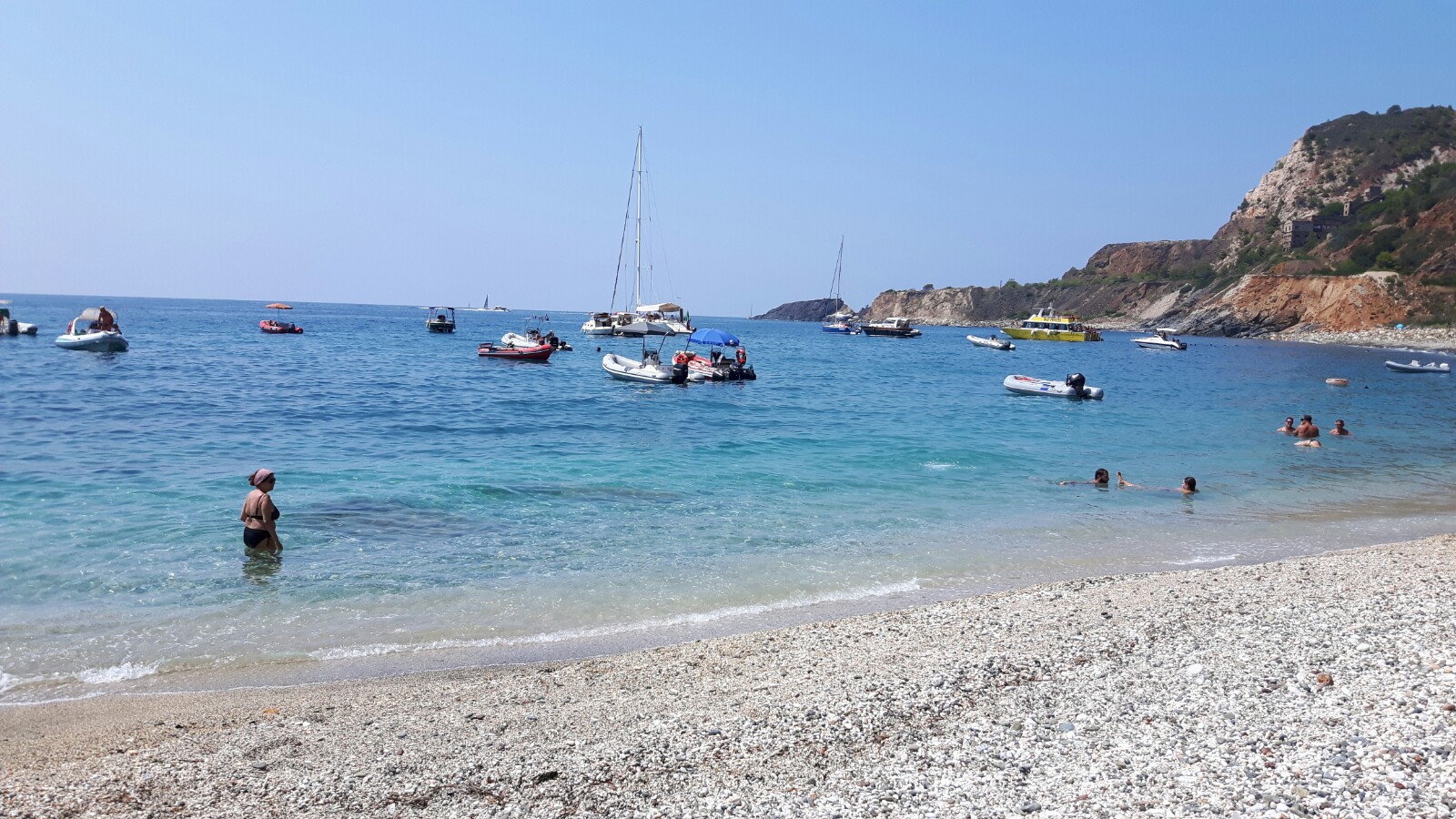 Fotografie cu Cannello beach amplasat într-o zonă naturală