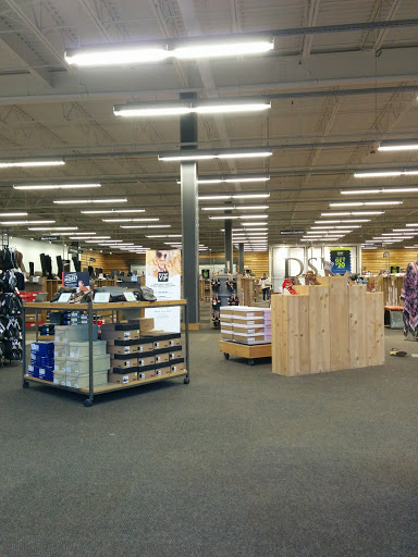 Shoe Store «DSW Designer Shoe Warehouse», reviews and photos, 6971 Grand Ave, Gurnee, IL 60031, USA