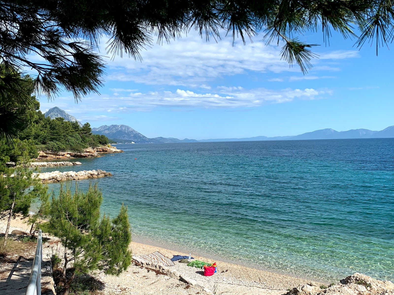 Foto von Male Ciste beach mit kleine, beiger kiesel Oberfläche