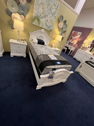 Furniture Store «Raymour & Flanigan Furniture and Mattress Store», reviews and photos, 1345 US-1, North Brunswick Township, NJ 08902, USA