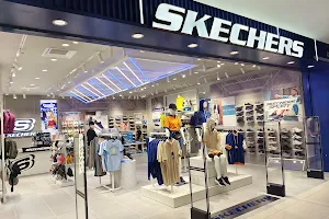 Skechers 1 st Avenue Mall image