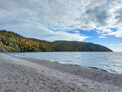 Schreiber Beach'in fotoğrafı dağlarla çevrili