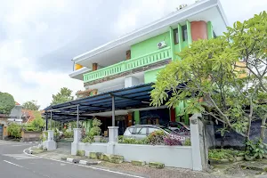 OYO 90089 Hotel Satria Syariah image
