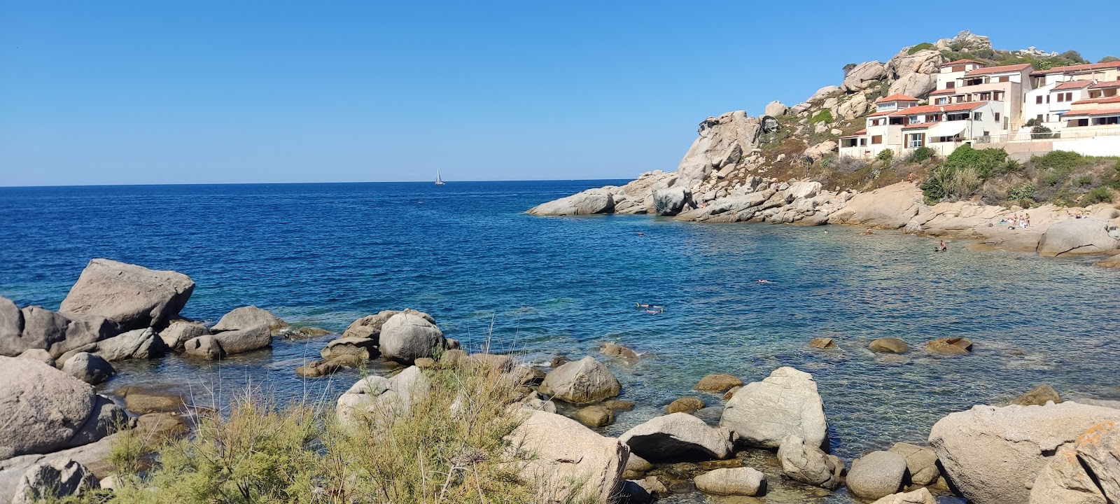 Photo de Roncu Beach avec #42