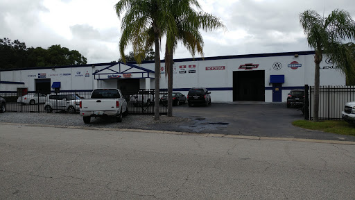 Auto Body Shop «Gerber Collision & Glass», reviews and photos, 7603 Citrus Ave, Winter Park, FL 32792, USA