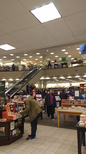 Book Store «Barnes & Noble», reviews and photos, 91 Old Country Rd, Carle Place, NY 11514, USA