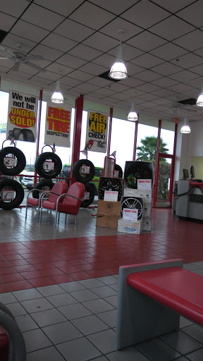 Tire Shop «Discount Tire Store - Conroe, TX», reviews and photos, 1538 I-45, Conroe, TX 77304, USA