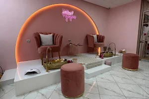 Pink Lab salon de coiffure kenitra - nail bar kenitra image