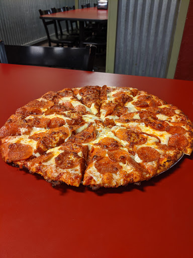 Pizza Restaurant «Pizza! Golf! Pizza Putters Family Entertainment Center», reviews and photos, 1156 OR-99, Eugene, OR 97402, USA