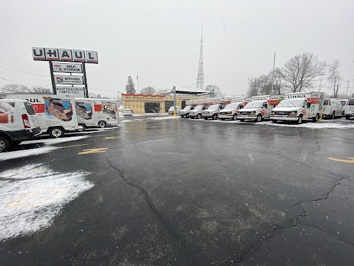 Truck Rental Agency «U-Haul Moving & Storage of Roxborough», reviews and photos, 8300 Ridge Ave, Philadelphia, PA 19128, USA