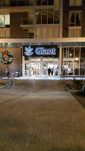 Grocery Store «Giant Food», reviews and photos, 1400 7th St NW, Washington, DC 20001, USA