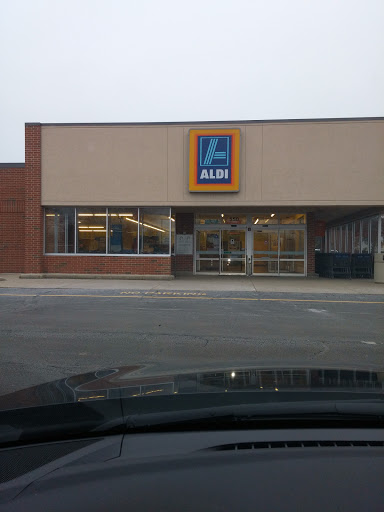 Supermarket «ALDI», reviews and photos, 550 E Golf Rd, Arlington Heights, IL 60005, USA