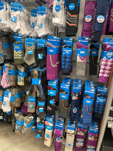 Sportswear Store «Columbia Sportswear Store - Gilroy, CA», reviews and photos, 681 Leavesley Rd d135, Gilroy, CA 95020, USA