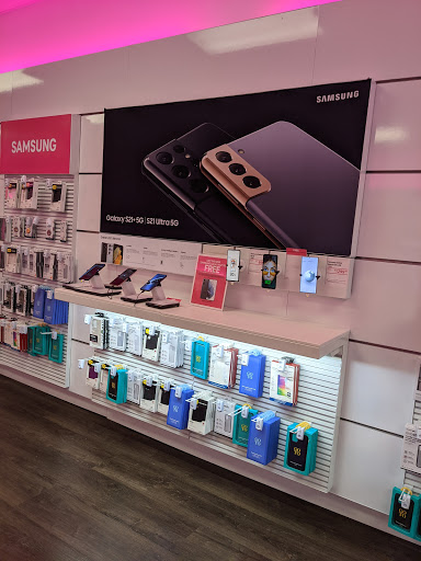 Cell Phone Store «T-Mobile», reviews and photos, 2431 US-1, North Brunswick Township, NJ 08902, USA