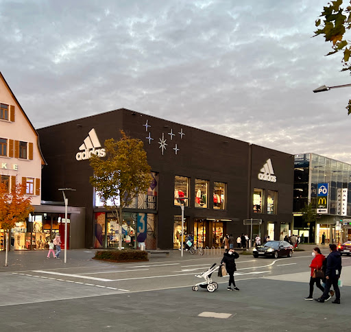 adidas & Reebok Outlet Store Metzingen