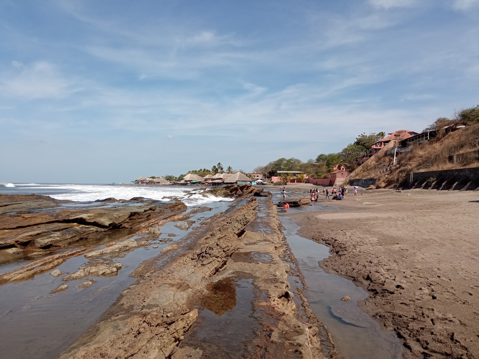 Foto von Playa La Boquita von Klippen umgeben