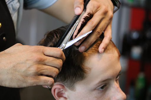 Barber Shop «Hinsdale Barber Shop», reviews and photos, 20 W Hinsdale Ave, Hinsdale, IL 60521, USA