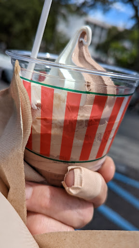 Shopping Mall «Coligny Plaza Shopping Center», reviews and photos, 1 N Forest Beach Dr, Hilton Head Island, SC 29928, USA