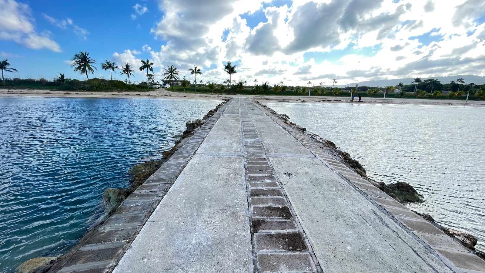 Fotografie cu Saint Ann's Bay - locul popular printre cunoscătorii de relaxare