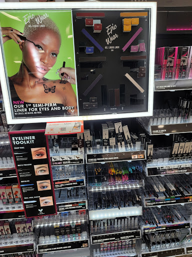 Cosmetics Store «Ulta Beauty», reviews and photos, 2155 W 22nd St #7, Oak Brook, IL 60523, USA