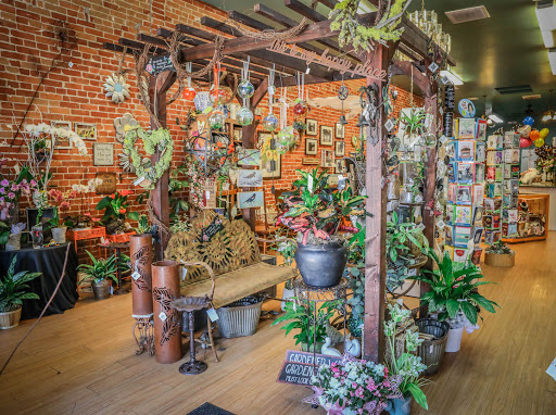 Florist «K & M Floral & Interior Plant Designs», reviews and photos, 537 Main St, Woodland, CA 95695, USA