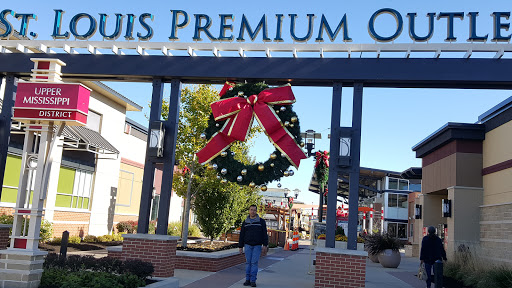 Shopping Mall «St. Louis Premium Outlets», reviews and photos, 18521 Outlet Blvd, Chesterfield, MO 63005, USA
