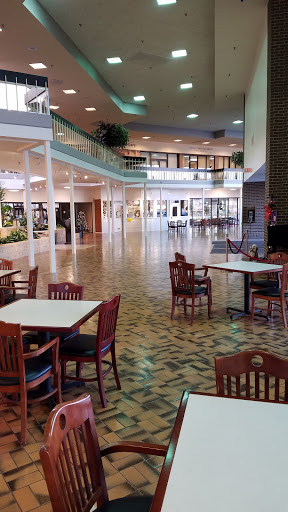 Shopping Mall «Oak Mill Mall», reviews and photos, 7900 N Milwaukee Ave, Niles, IL 60714, USA