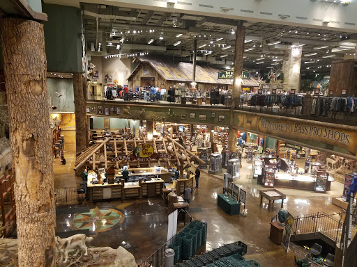 Sporting Goods Store «Bass Pro Shops», reviews and photos, 951 E Lewis and Clark Pkwy, Clarksville, IN 47129, USA