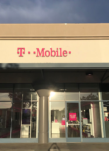 T-Mobile, 4515 Rosewood Dr STE 400, Pleasanton, CA 94588, USA, 
