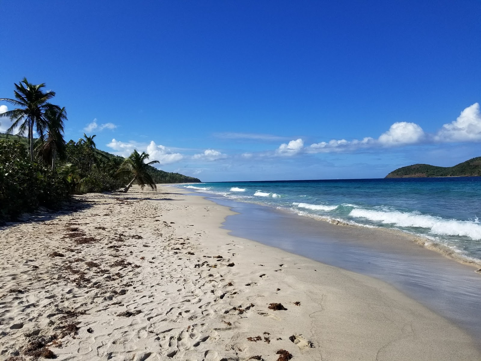 Foto di Zoni beach con una superficie del acqua cristallina