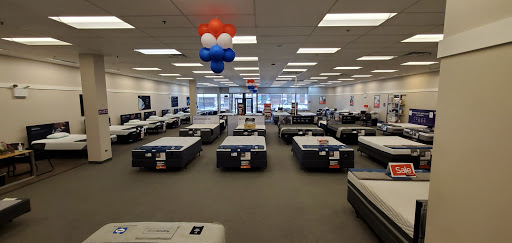 Mattress Store «Mattress Firm Bridgeport», reviews and photos, 3145 S Ashland Ave, Chicago, IL 60608, USA