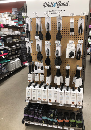 Pet Supply Store «Unleashed by Petco», reviews and photos, 81 7th Ave, Brooklyn, NY 11217, USA