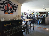 Atmosphère du Restaurant Bégude Café à Rochefort-du-Gard - n°9