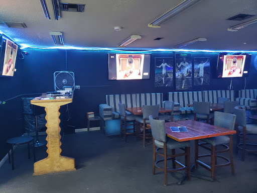 Tobacco Shop «Friends head-shop , tobacco & Hookah lounge», reviews and photos, 3041 E Olive Rd, Pensacola, FL 32514, USA