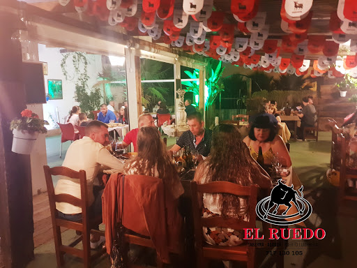 El Ruedo Asador Terraza Jardín