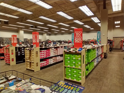 Shoe Store «Off Broadway Shoe Warehouse», reviews and photos, 2408 South Blvd, Charlotte, NC 28203, USA